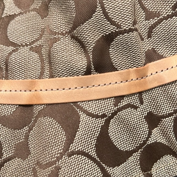 COACH Handbag and Bucket Cap bundle. Excellent Pre-Loved Condition. Authentic - Picture 12 of 16